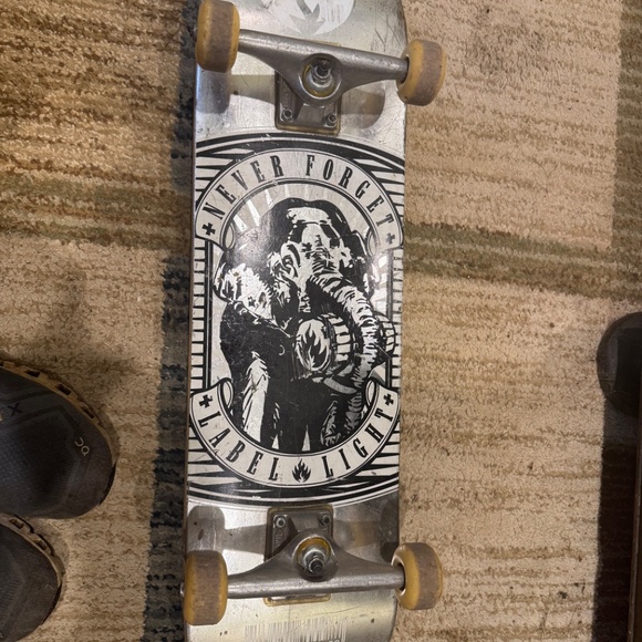 High end skateboard setup - Picture 4 of 4